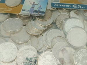 100 x Zilveren € 5,- munt -
