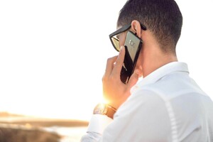 image - foto man met telefoon