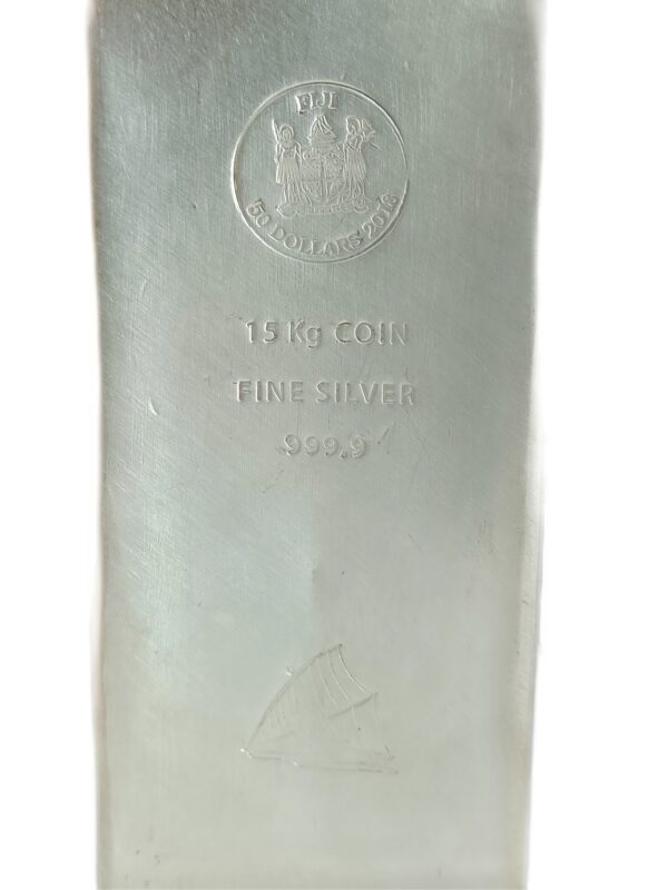 Zilveren-baar-15-kilo-Fiji-Islands-voorkant-dichtbij